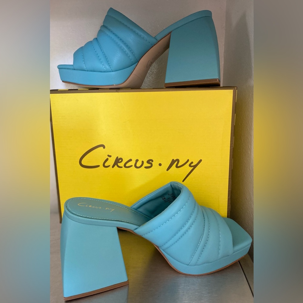 NWT.. WOMENS SAM EDELMAN BABY BLUE SANDALS